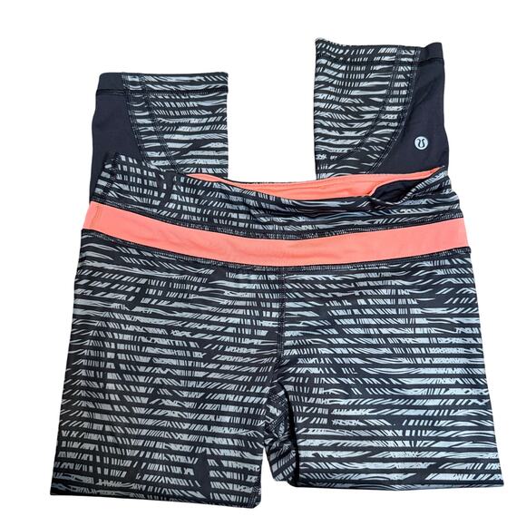 Lululemon Run Inspire Crop II, Full On Luxtreme, Black Grapefruit, Size 6 - Picture 9 of 10
